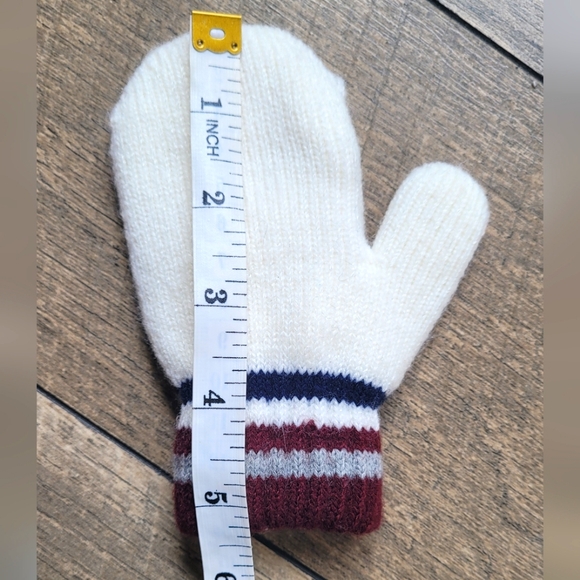 EUC Baby Hat and Mittens - Picture 2 of 3